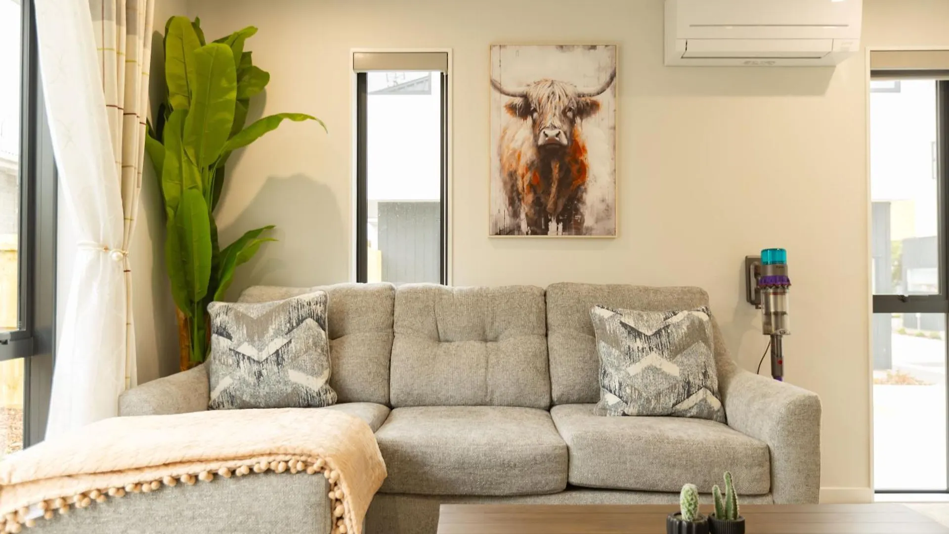 Brand New 3Br Home With Parking Christchurch 0*,