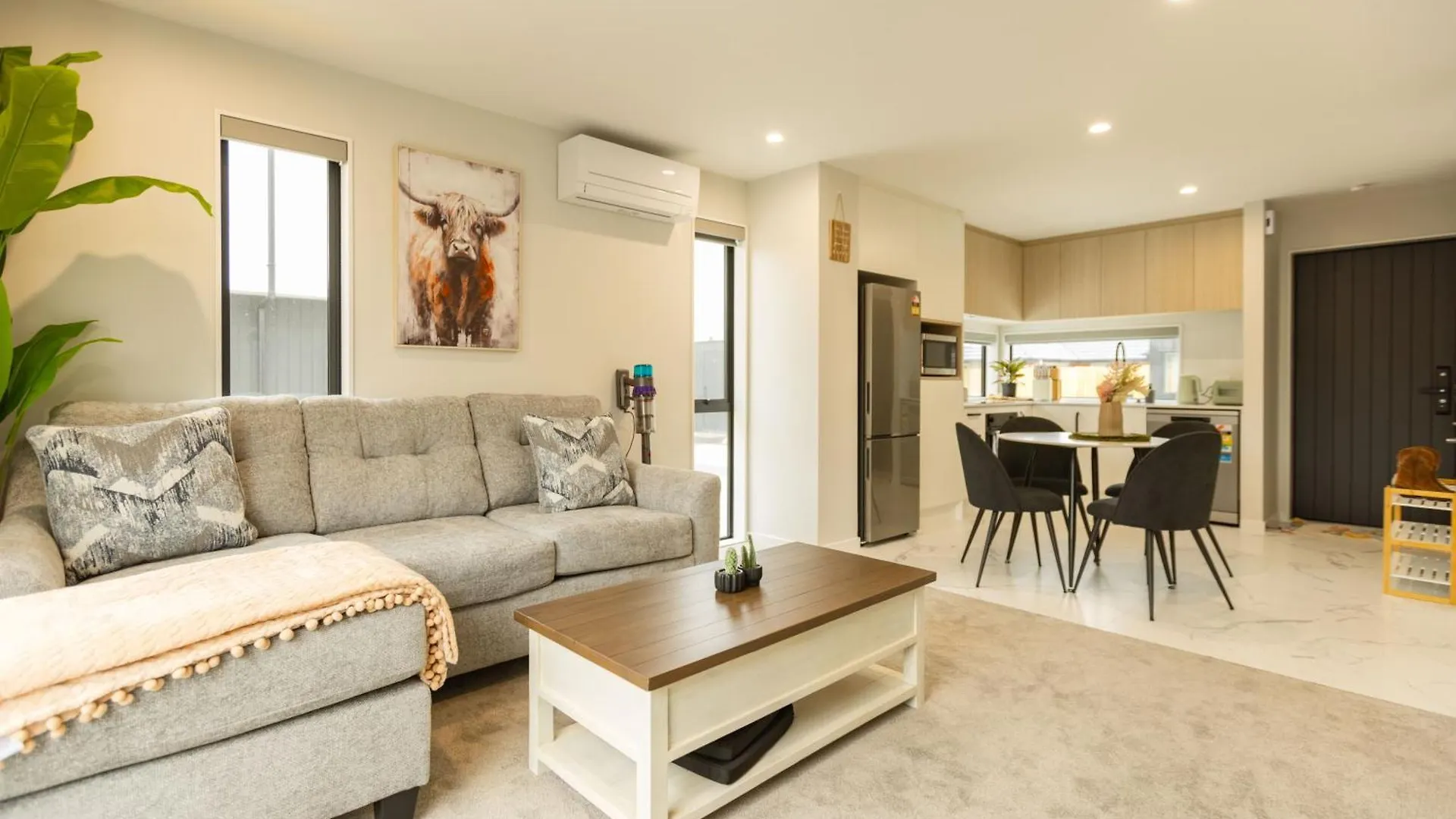 Brand New 3Br Home With Parking Christchurch 0*,