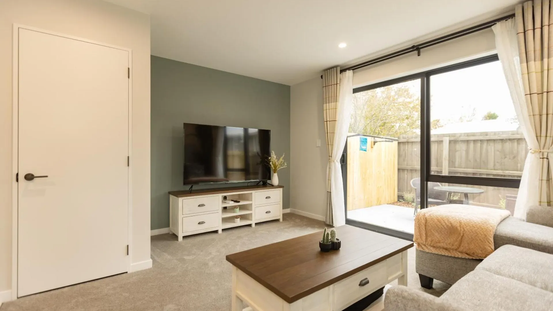 Apartment Brand New 3Br Home With Parking Christchurch